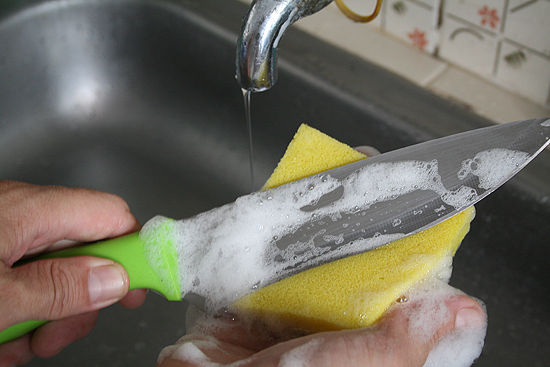cleaning knife