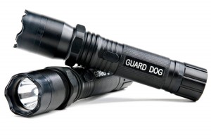 5 Best Stun Gun Flashlights – A good defensive tool