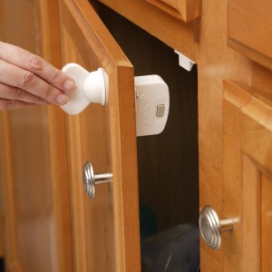 5 Best Magnetic Locking System – No more kids to explore your cabinet